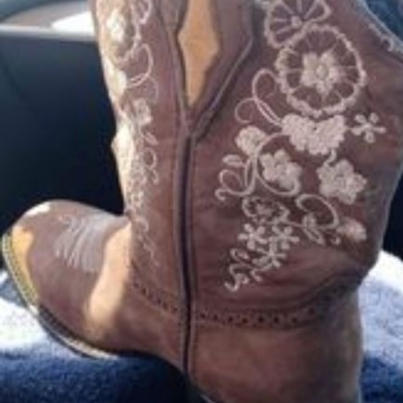 Western style corral boots - Picture 2 of 5